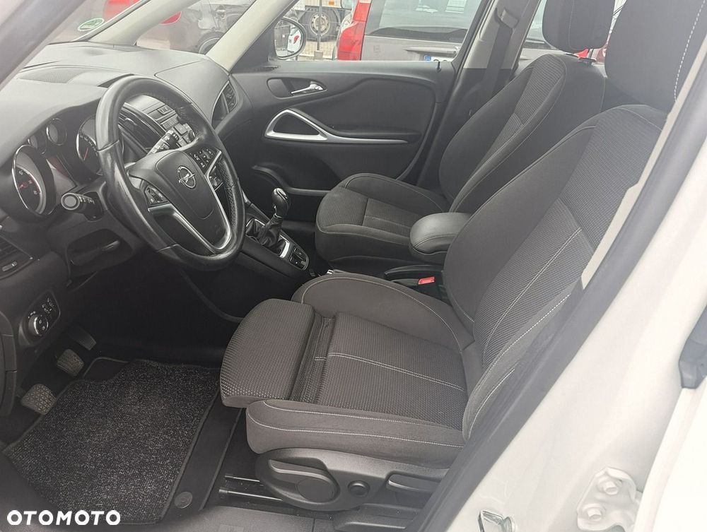 Opel Zafira - 10