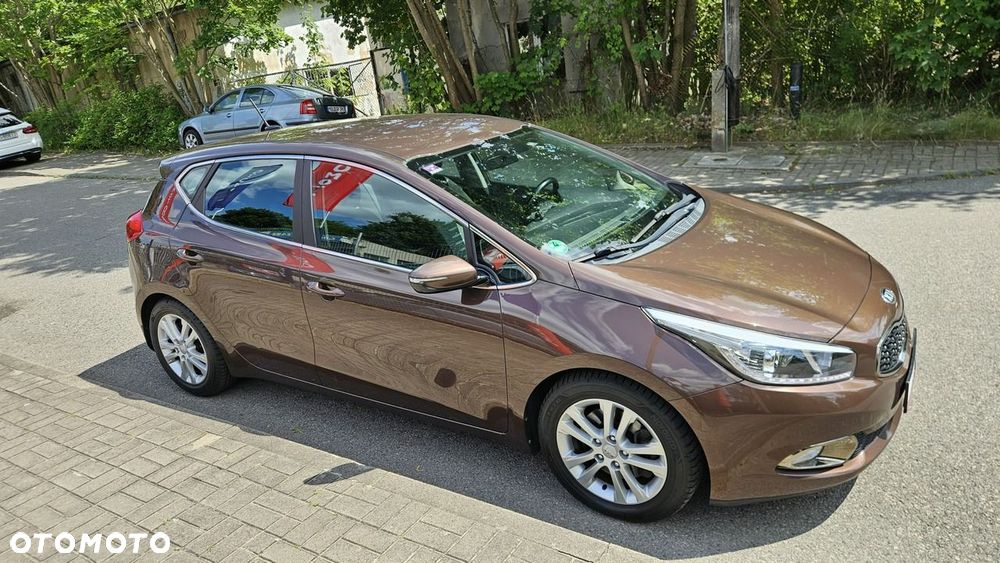 Kia Ceed 1.6 CRDi 128 Dream Team Edition - 6
