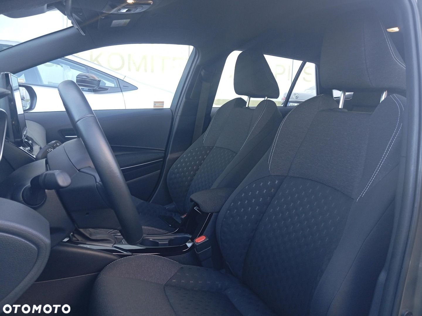 Toyota Corolla 1.8 Hybrid Comfort - 23