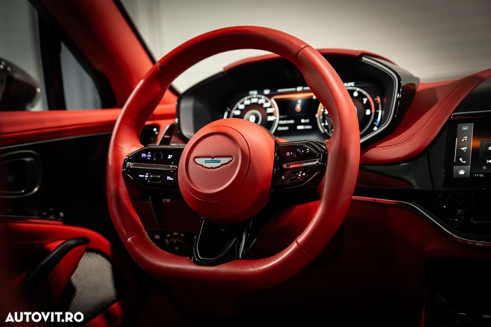 Aston Martin DBX - 17