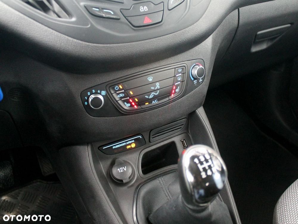 Ford Transit Courier - 17