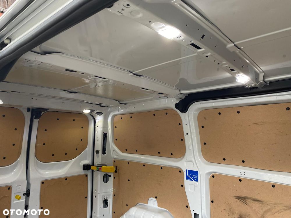 Ford TRANSIT CUSTOM - 23