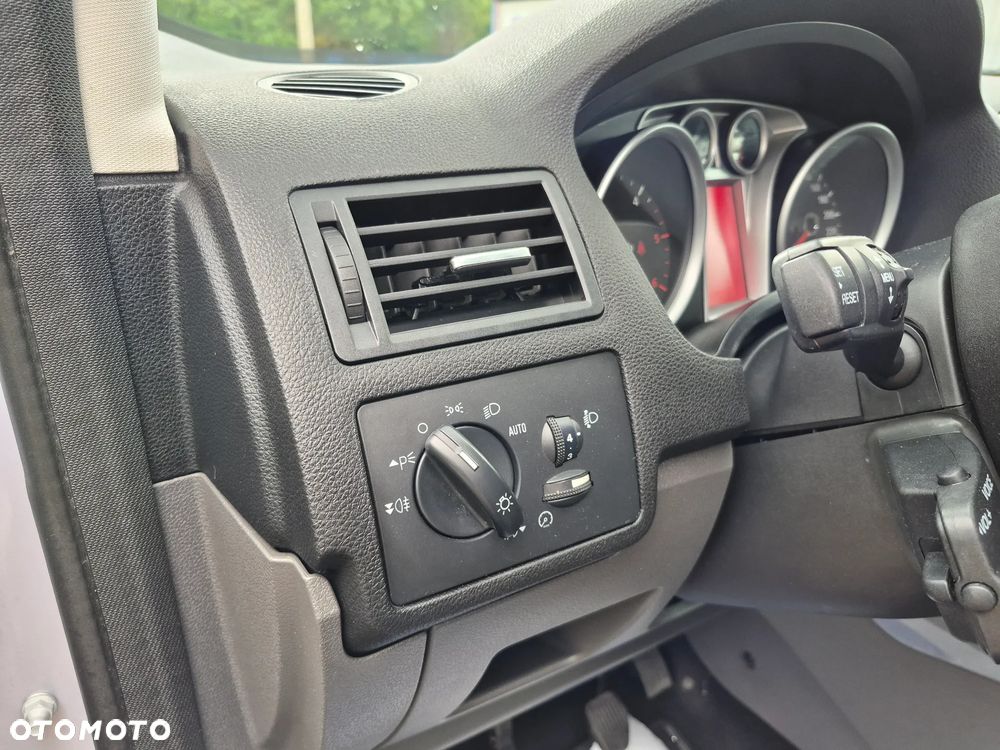 Ford Kuga 2.0 TDCi 2x4 Titanium - 17