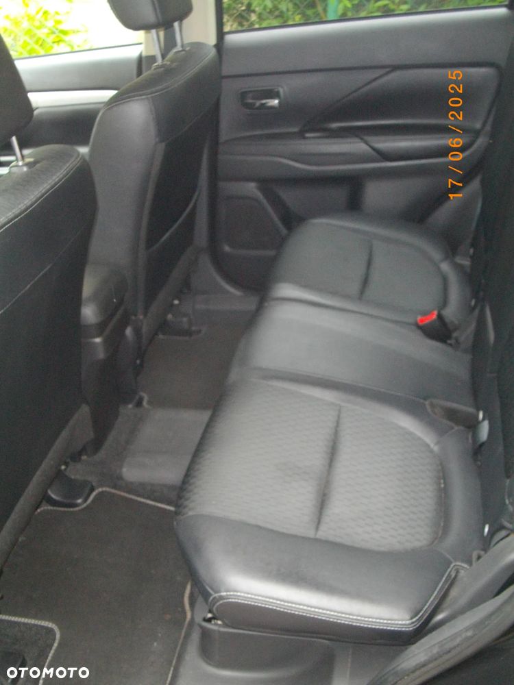 Mitsubishi Outlander Instyle NAVI - 18