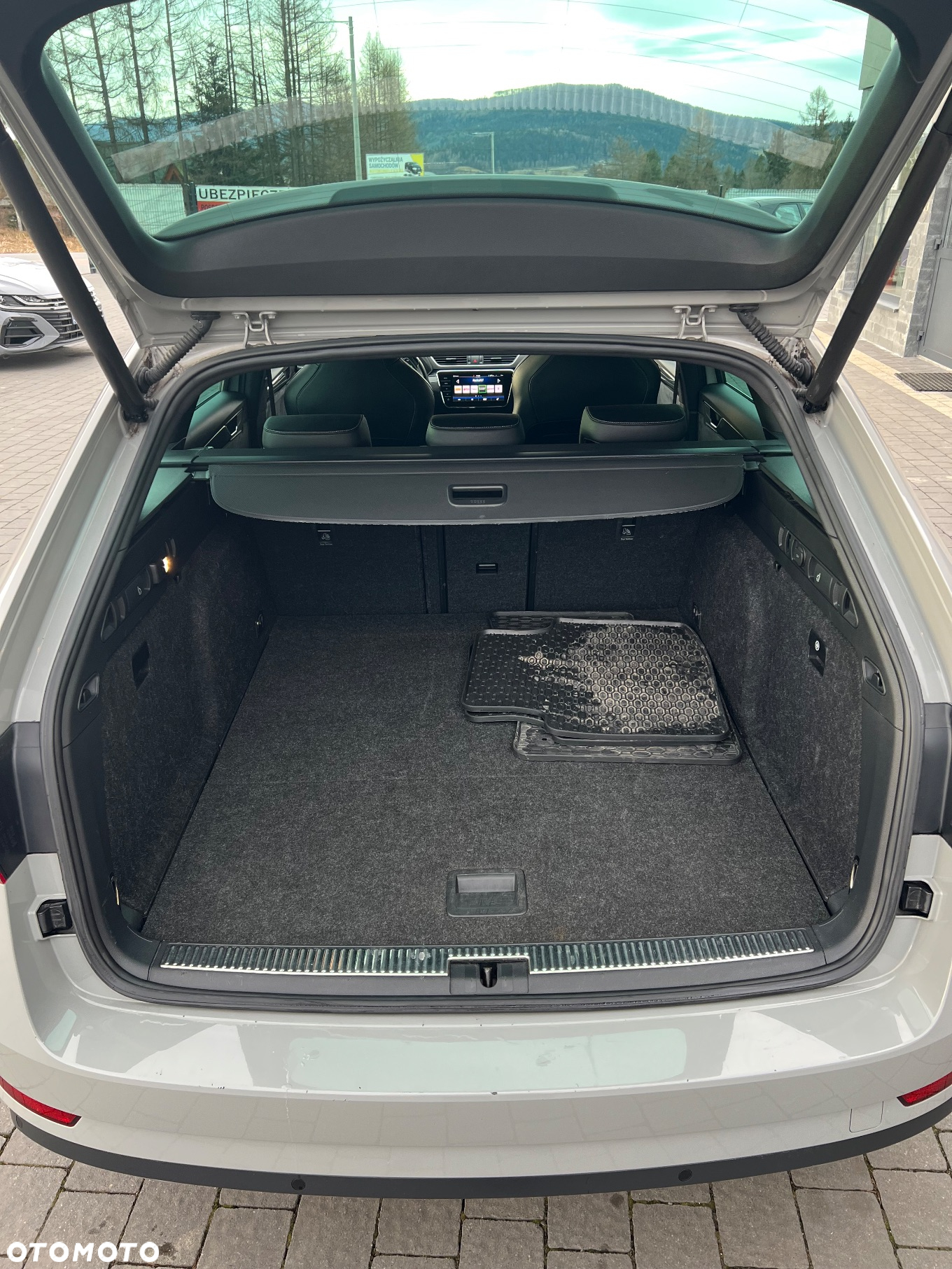 Skoda Superb 2.0 TDI DSG SportLine - 11