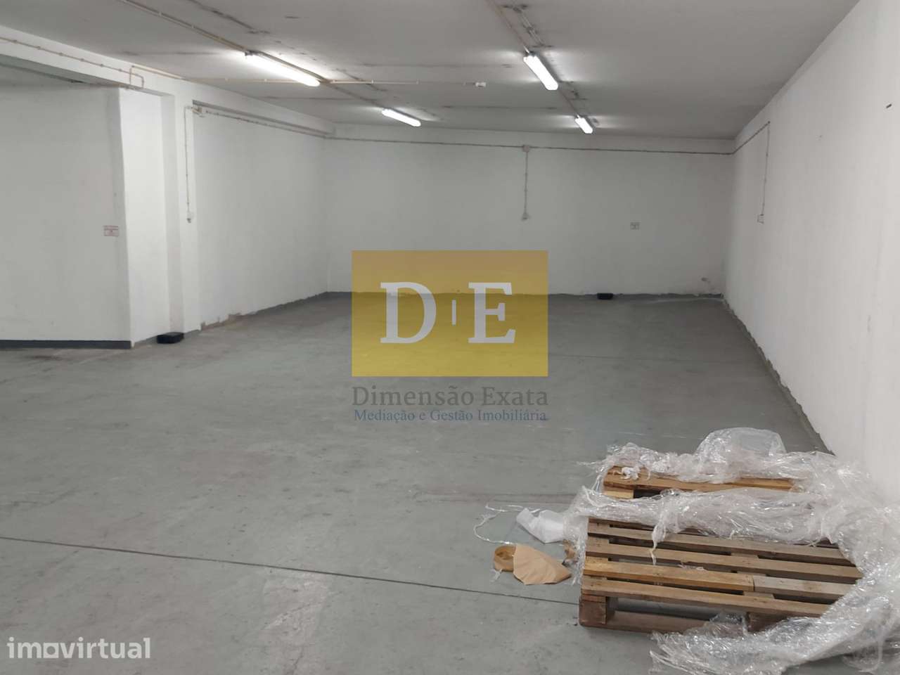 Loja e Armazém em Pleno Centro de Leça da Palmeira - Grande imagem: 3/25