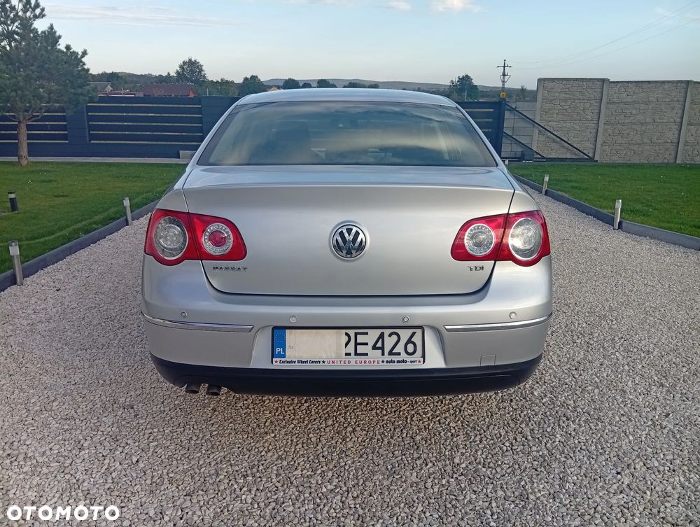 Volkswagen Passat - 8