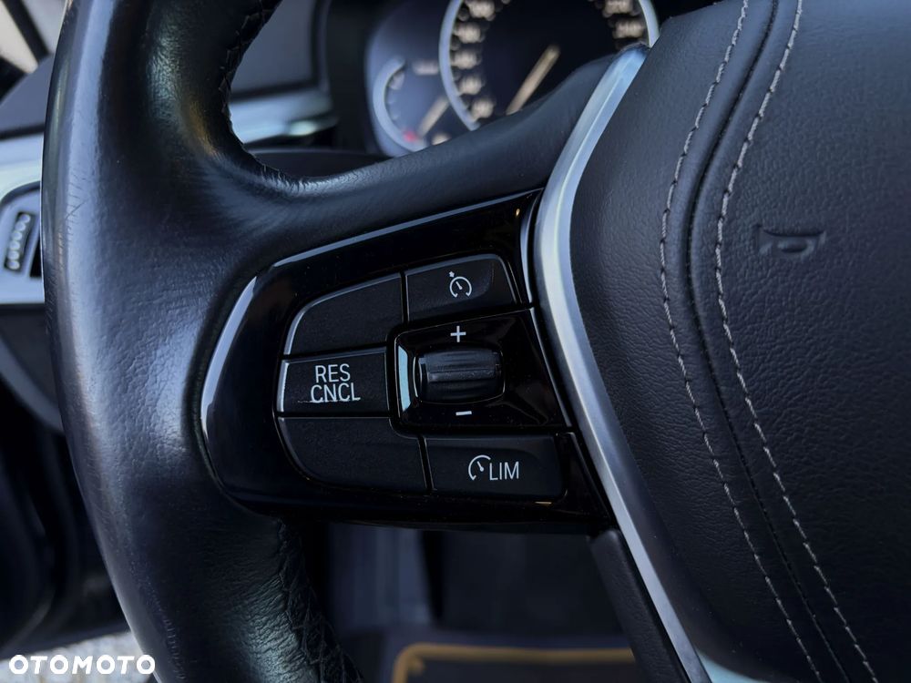 BMW Seria 5 520d - 24