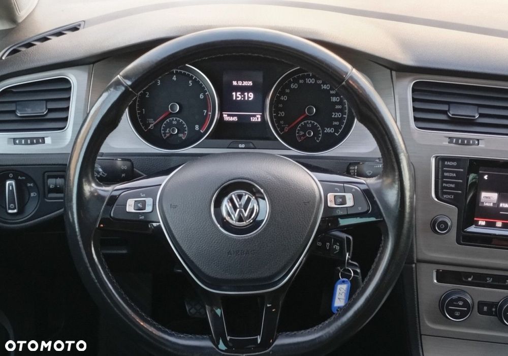 Volkswagen Golf - 24