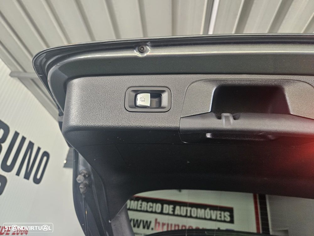 Mercedes-Benz GLC 300 e 4Matic 9G-TRONIC AMG Line - 11