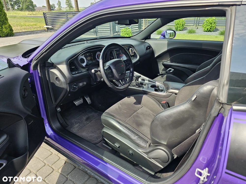 Dodge Challenger - 8