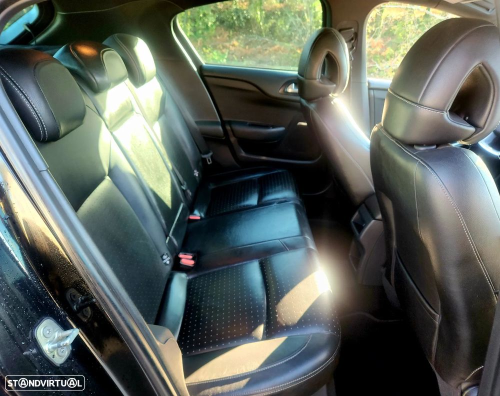 Citroën DS4 1.6 e-HDi So Chic - 10