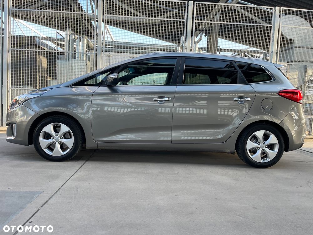 Kia Carens - 9