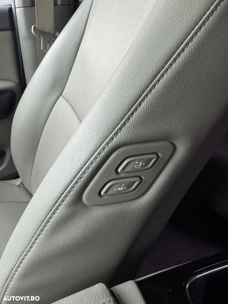 Kia Carnival - 12