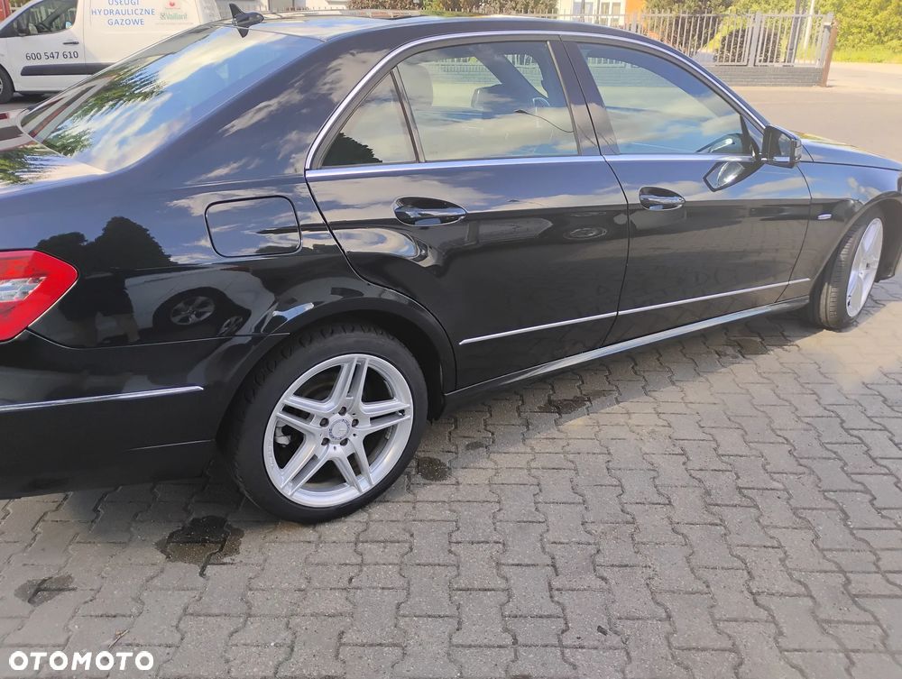 Mercedes-Benz Klasa E 220 CDI DPF BlueEFFICIENCY Automatik Avantgarde - 4