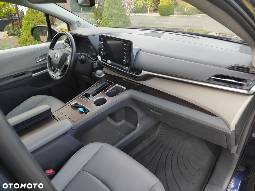 Toyota Sienna - 16