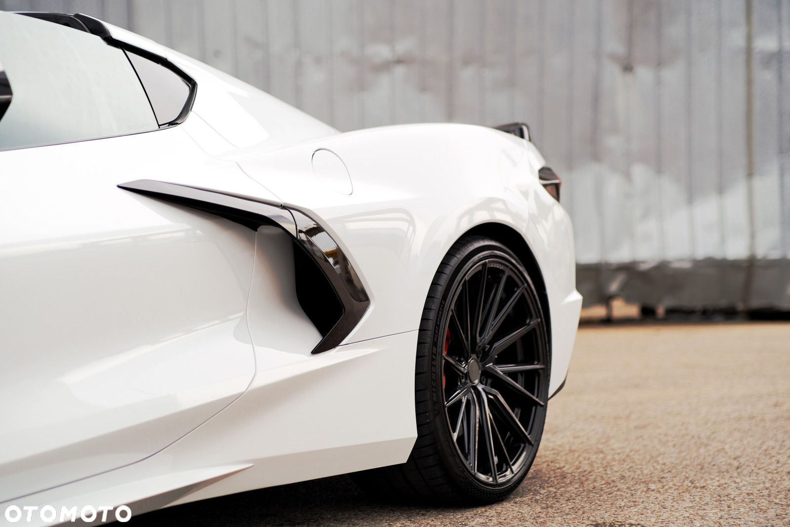 Chevrolet Corvette - 13