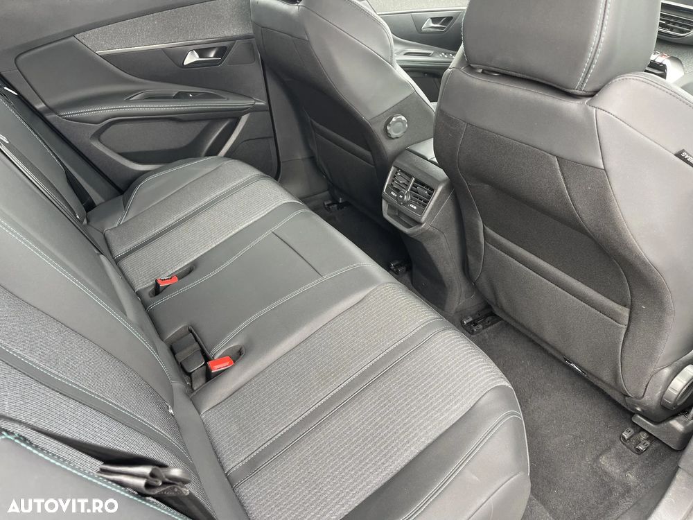 Peugeot 3008 PHEV 300 EAT8 4X4 Allure Pack - 29