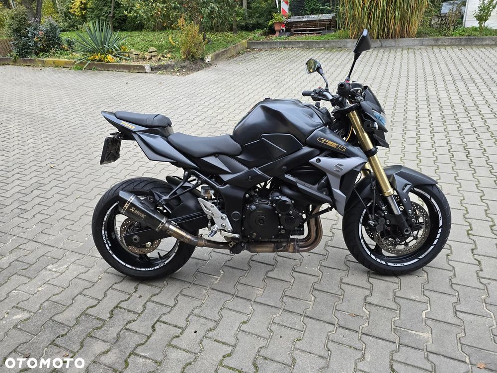 Suzuki GSR - 5
