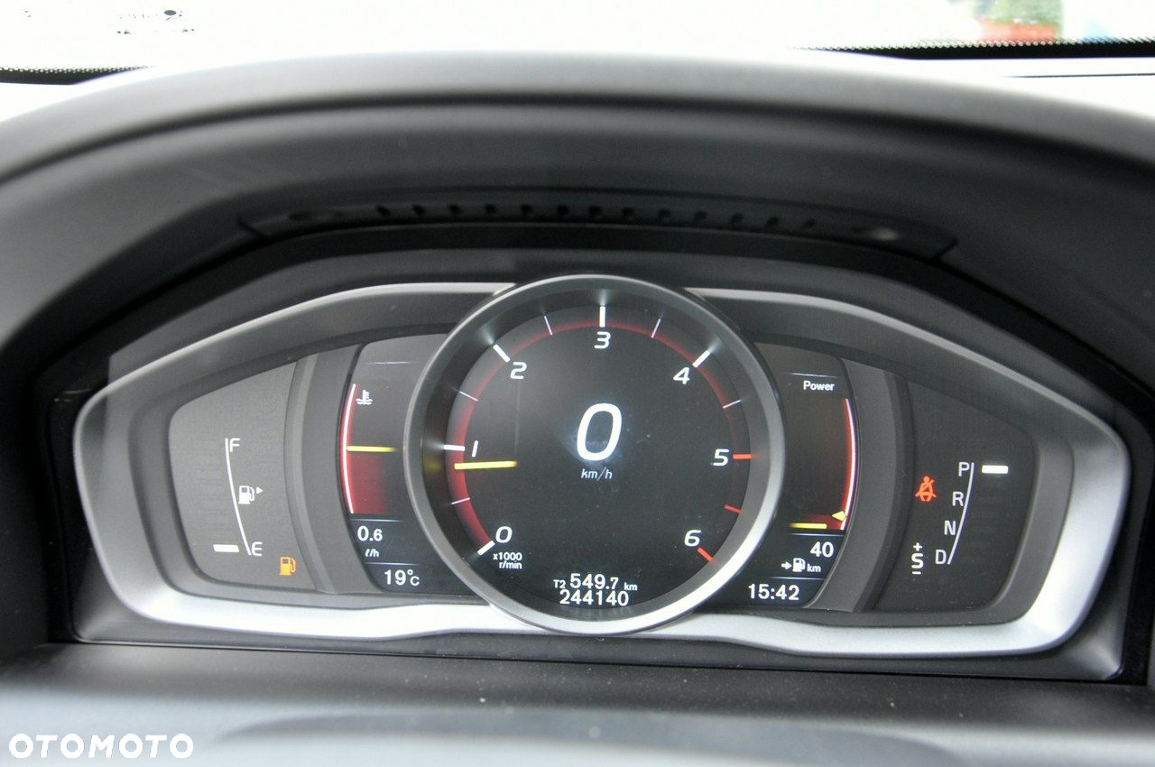 Volvo XC 60 D4 Momentum - 8