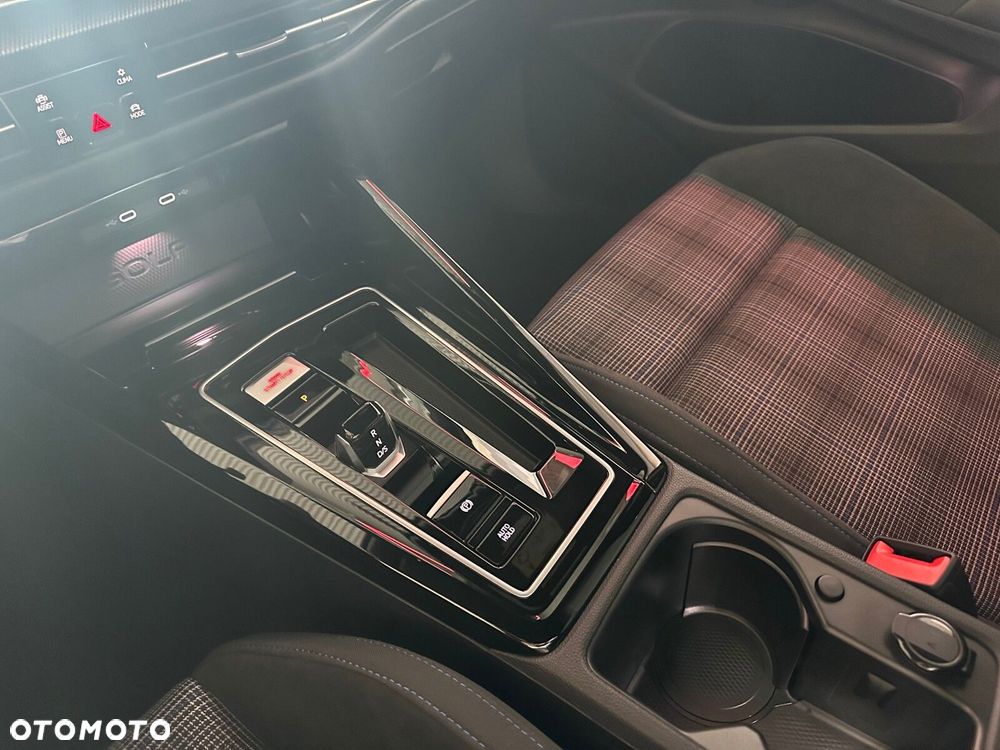 Volkswagen Golf - 23