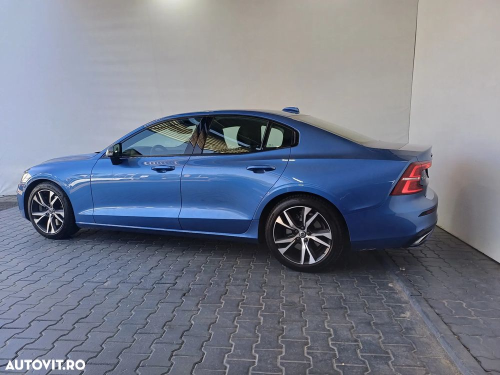 Volvo S60 B4 MHEV AT Plus Dark - 3