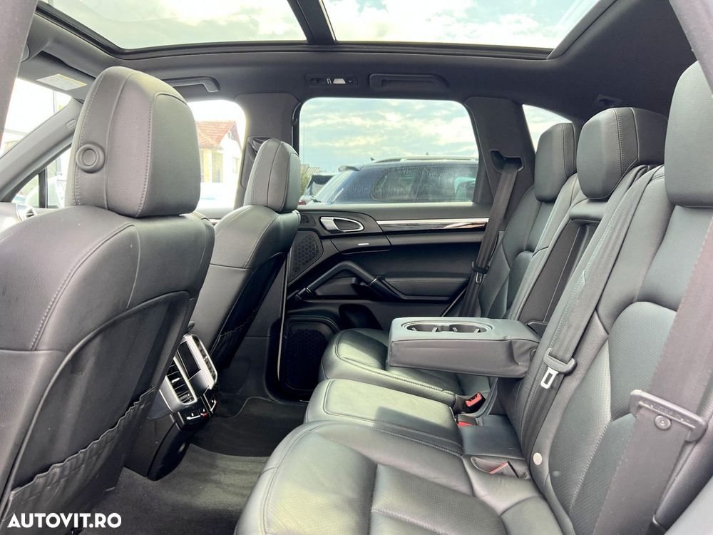 Porsche Cayenne - 29