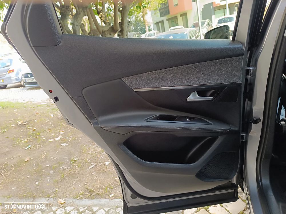 Peugeot 3008 1.2 PureTech Allure Pack - 17