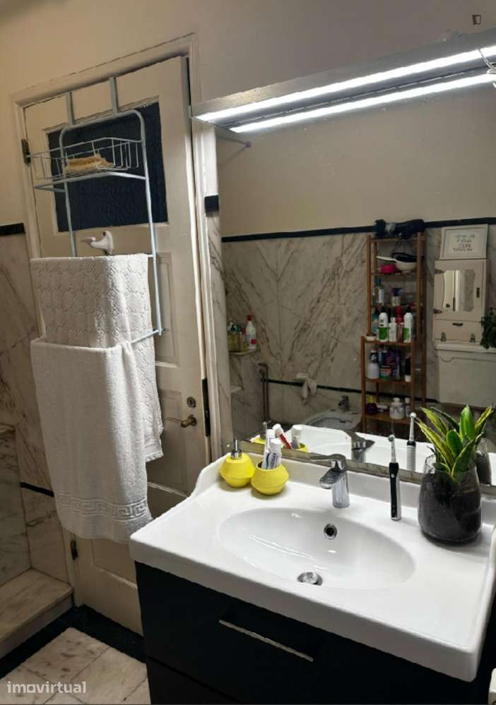 Quarto - localizado em Santo Ildefonso Porto - Grande imagem: 2/18