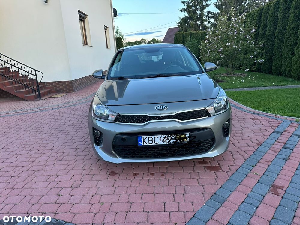 Kia Rio 1.2 L - 6