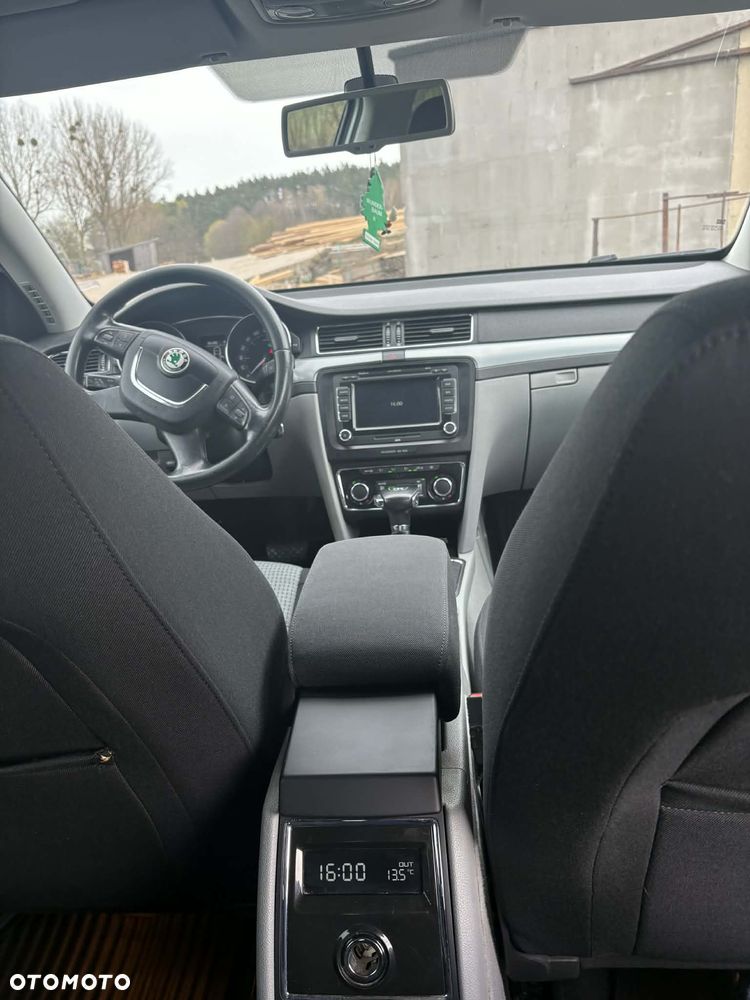 Skoda Superb 2.0 TDI Ambition DSG - 25