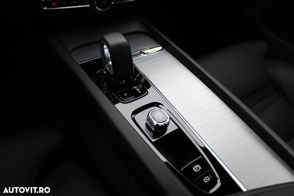 Volvo V60 B4 B DKG Plus Dark - 12