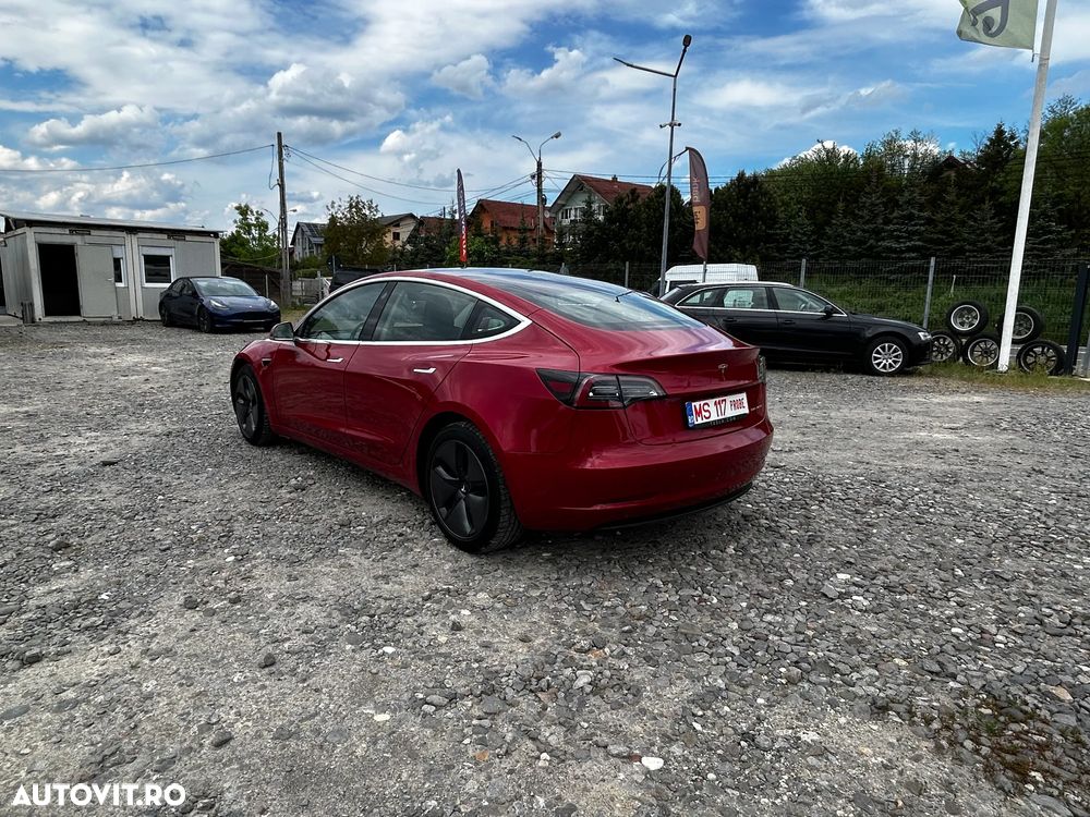 Tesla Model 3 - 4