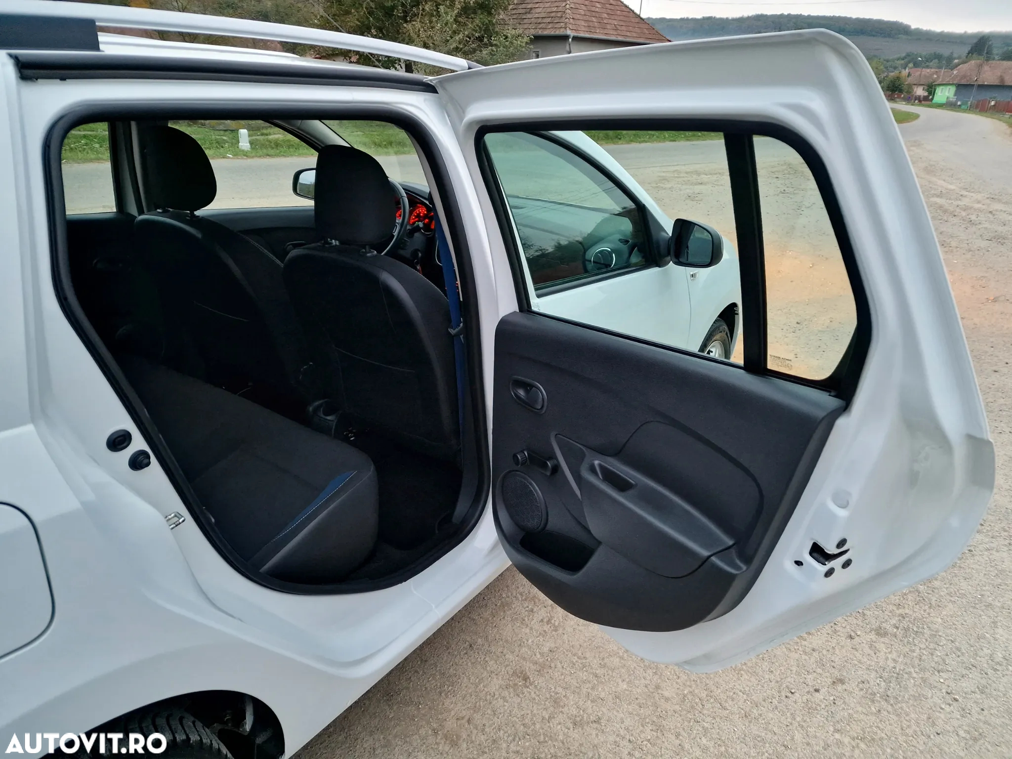 Dacia Logan MCV TCe 90 Celebration - 31
