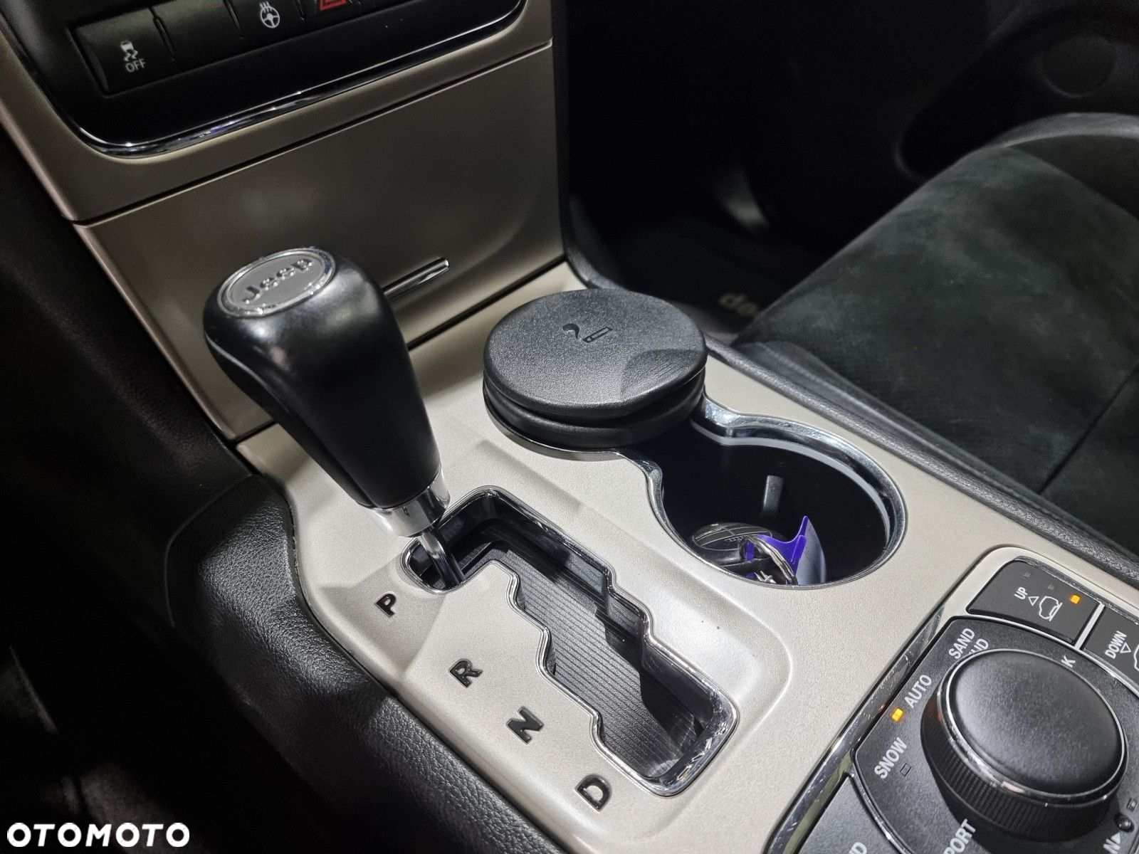 Jeep Grand Cherokee - 24