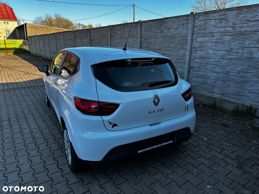 Renault Clio 1.2 16V 75 Luxe - 13