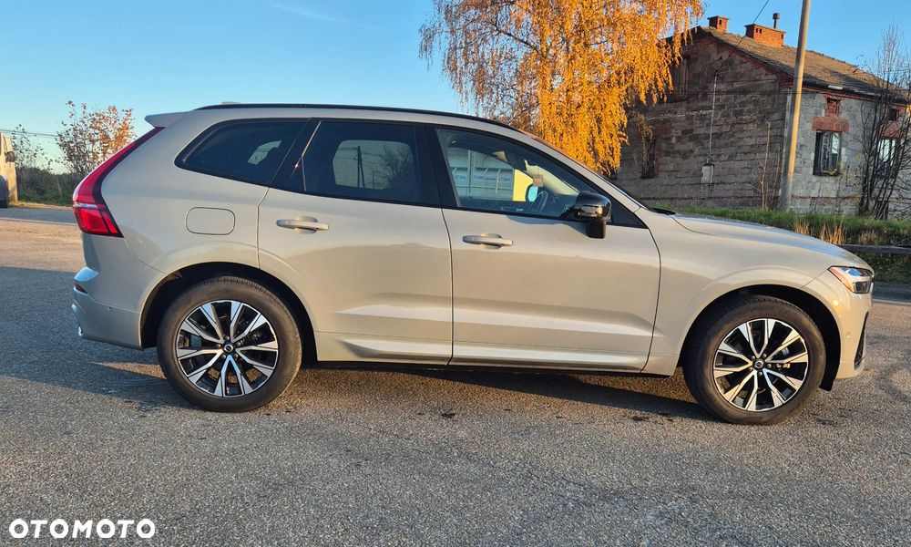 Volvo XC 60 B5 B AWD Plus Dark - 4