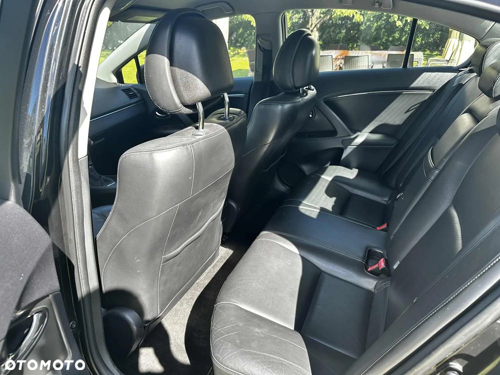 Toyota Avensis 2.0 Premium - 9