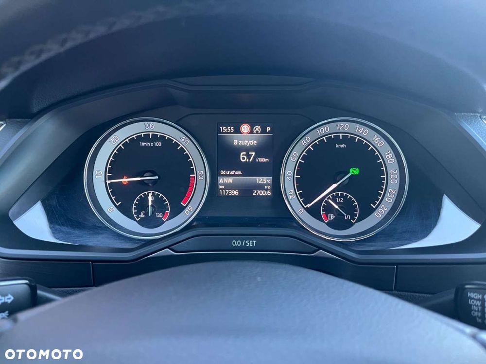 Skoda Superb 2.0 TDI Ambition DSG - 9