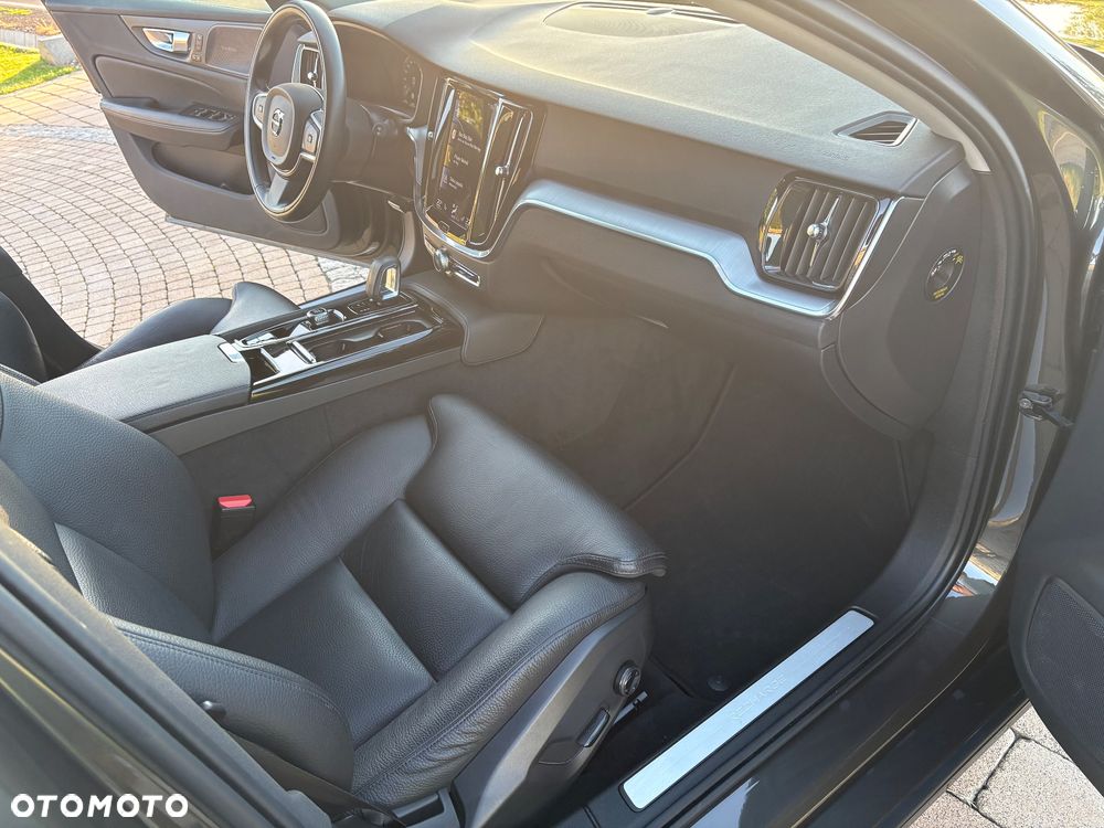 Volvo V60 T6 AWD Plug-In Hybrid Inscription - 20
