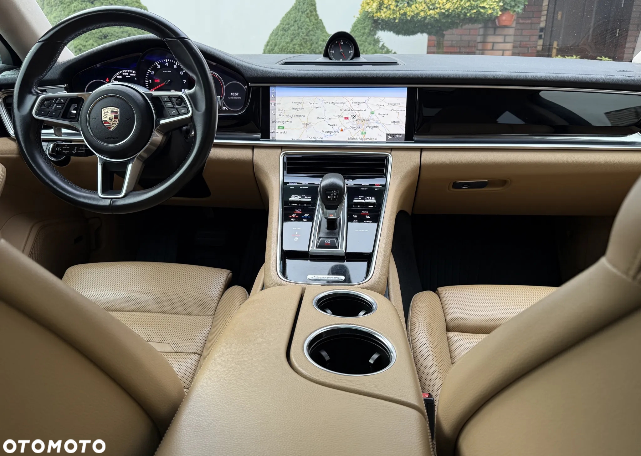 Porsche Panamera 4S Executive - 10