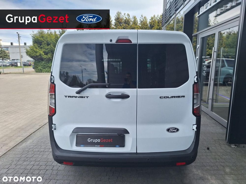 Ford Transit Courier - 19
