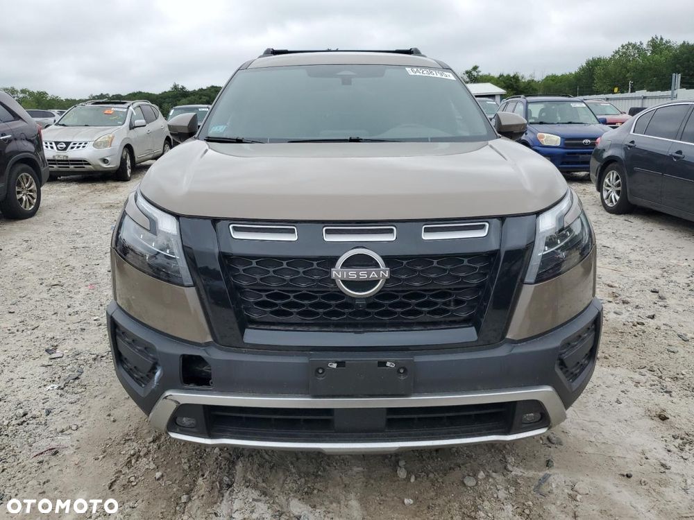 Nissan Pathfinder - 2