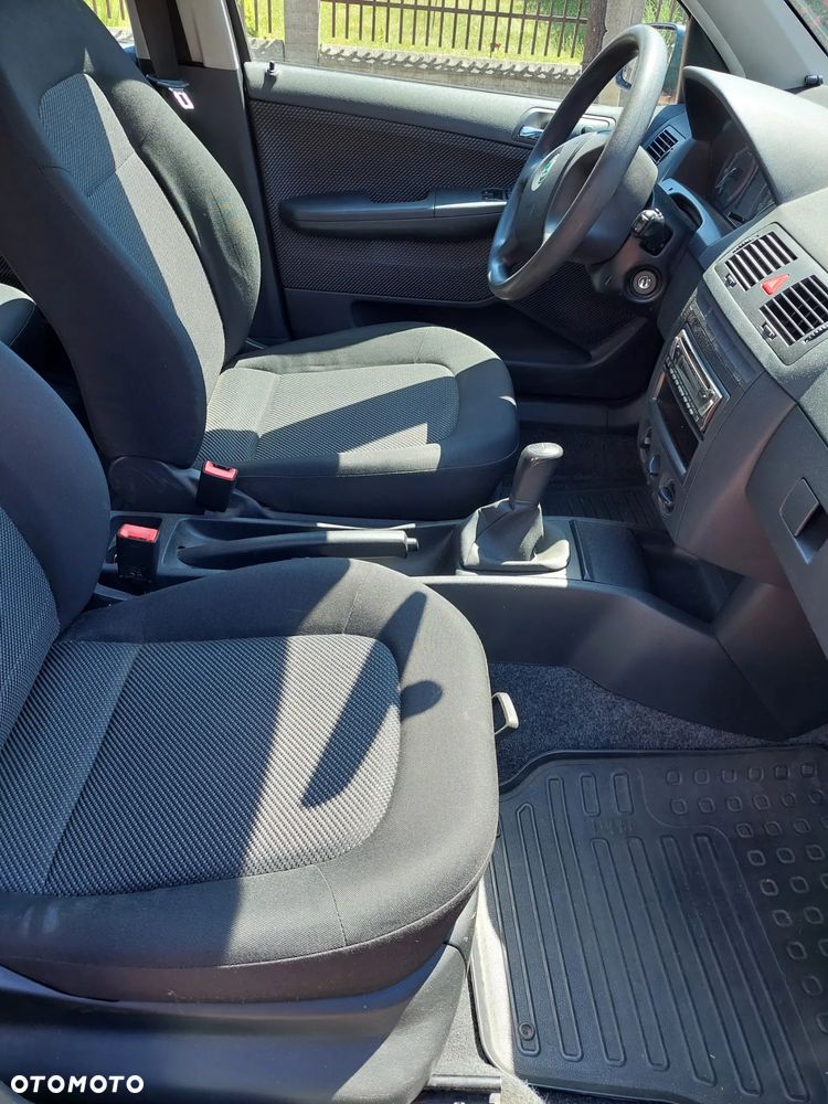 Skoda Fabia 1.4 16V Classic + - 4
