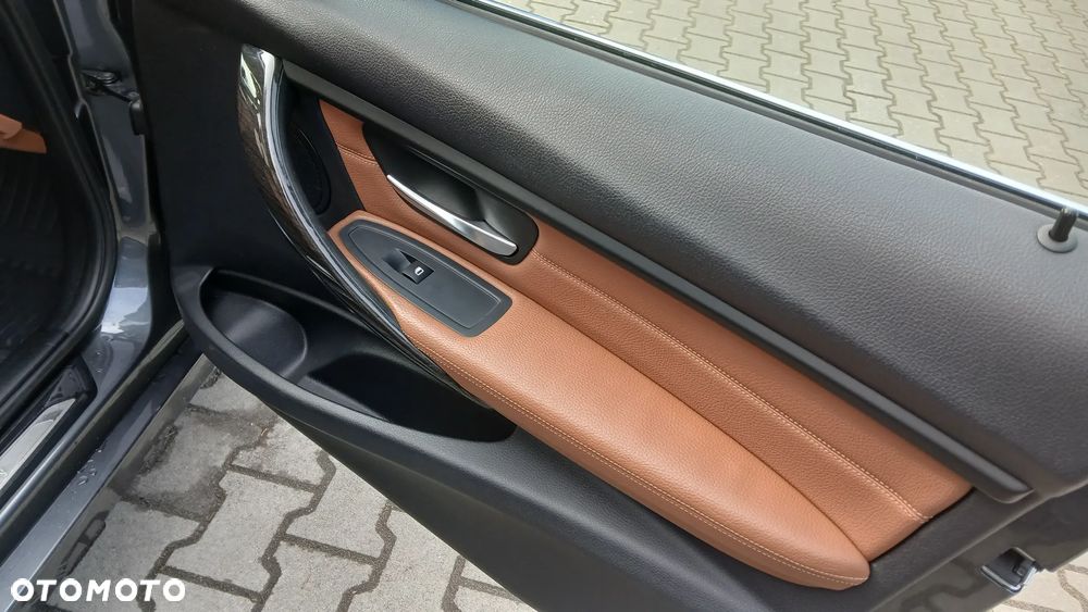 BMW Seria 3 330d Sport-Aut Luxury Line - 24