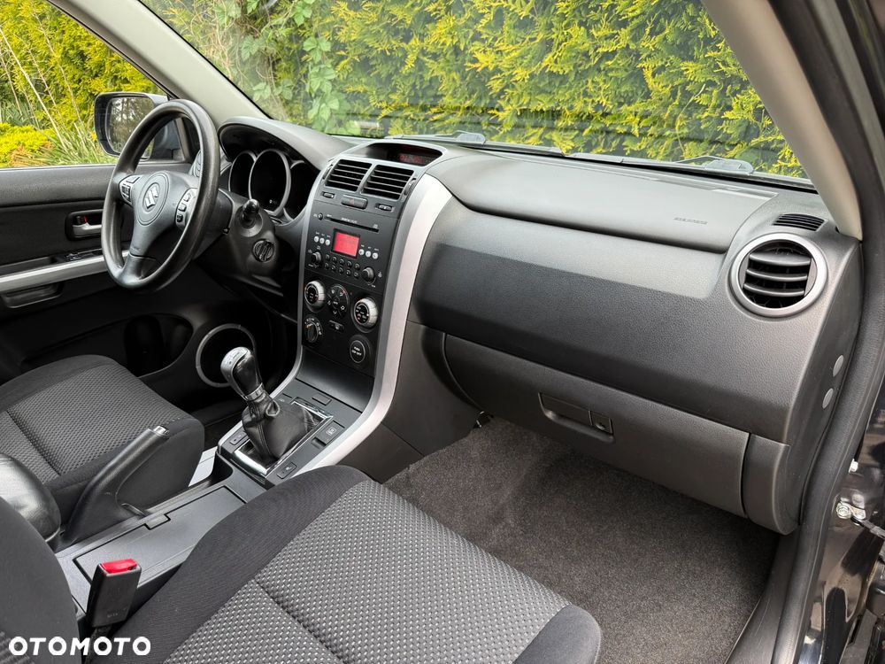 Suzuki Grand Vitara 2.0 Club - 27