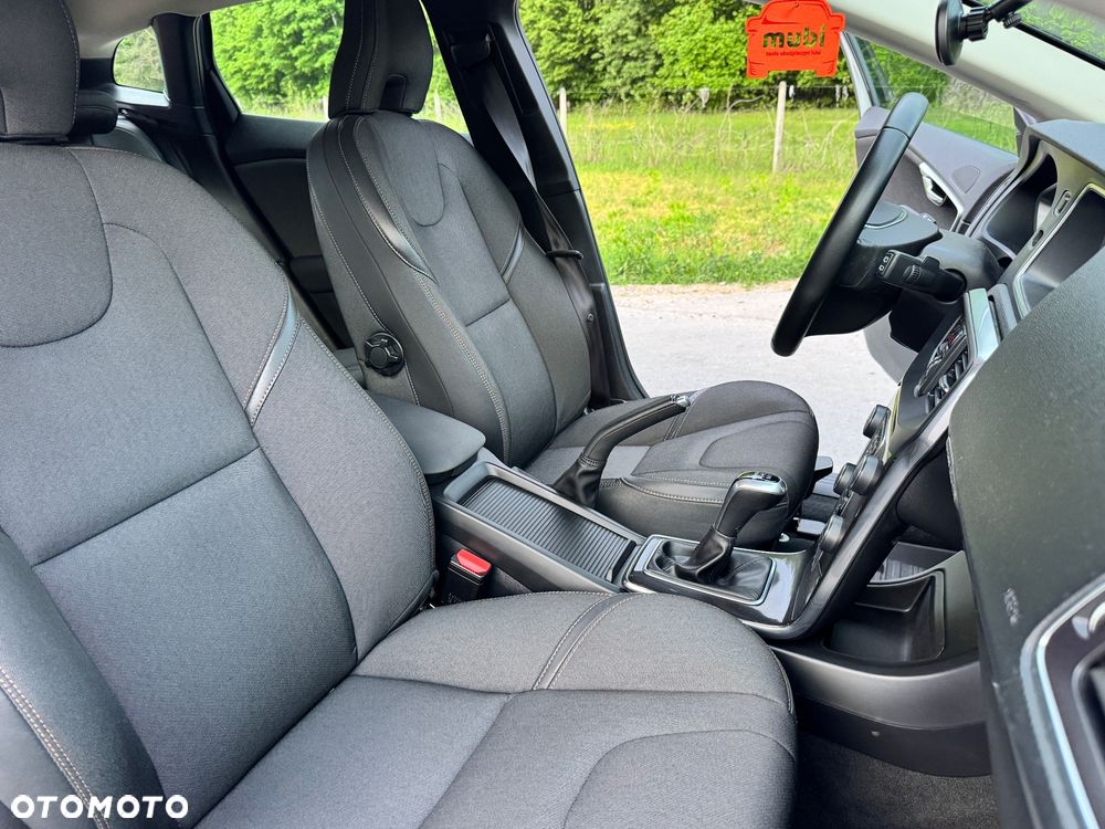 Volvo V40 D3 Momentum - 25
