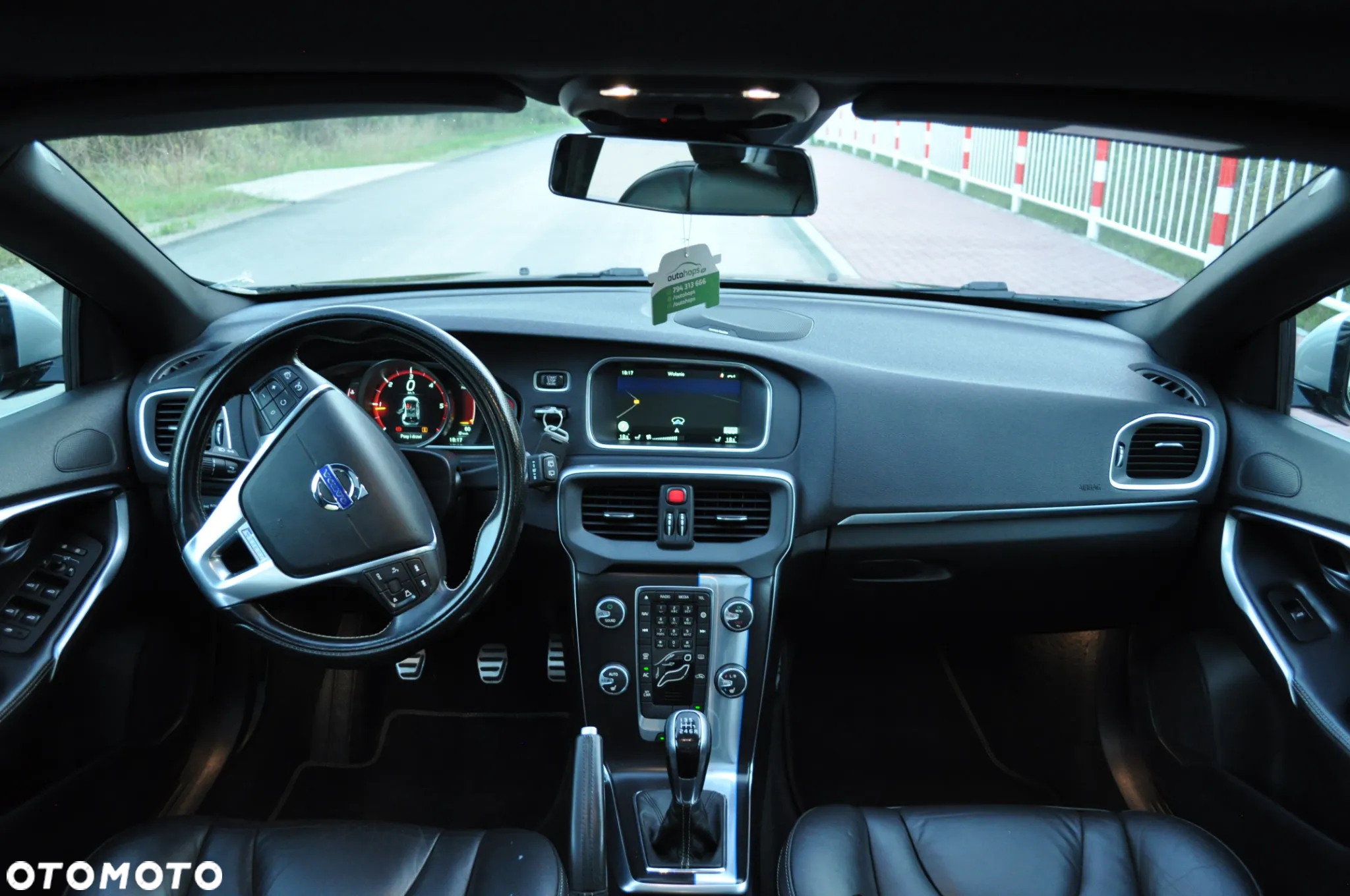 Volvo V40 D4 Drive-E R-Design Summum - 6