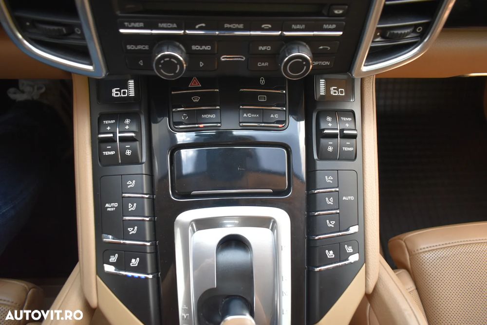 Porsche Cayenne - 21