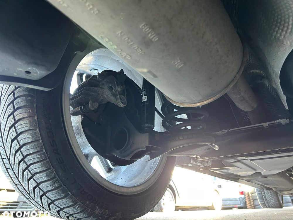 Volkswagen Passat 1.9 TDI Highline - 8